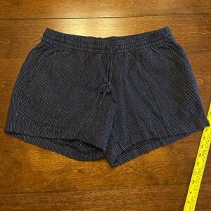 Old Navy Women's Navy Pinstripe Linen Shorts L
